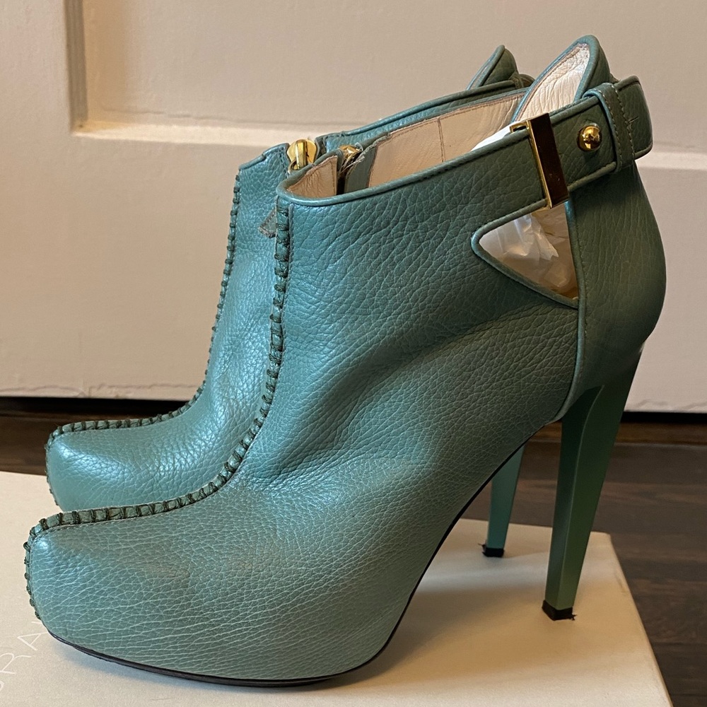 Burak Uyan leather cut out heeled ankle boots size 39.5 / US 9